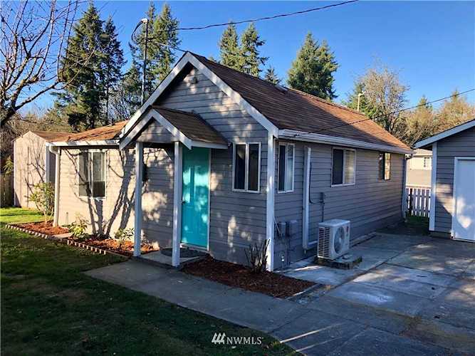 2832 NE Center St Bremerton, WA 98310