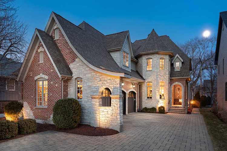 636 N Eagle St Naperville, IL 60563