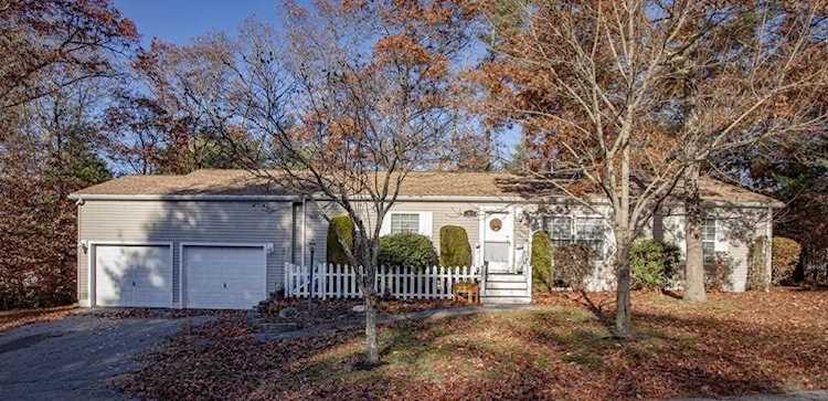 Middleboro, 2808 Oakpoint, MA, home for sale Photo 1