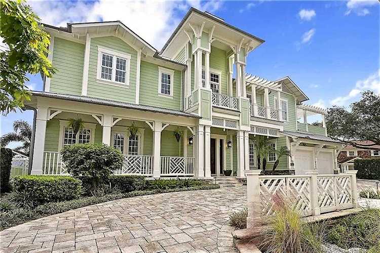 2405 S Dundee Street Tampa, FL 33629