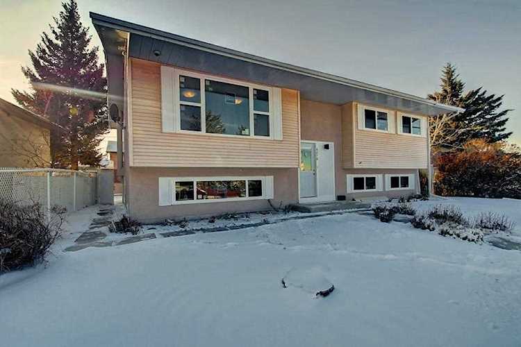 6278 Penedo Way SE Calgary, AB T2A 3N5