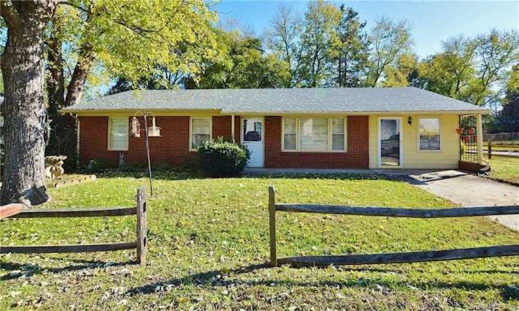 213 Oakland St Lowell, NC 28098 | MLS 3572669 Photo 1