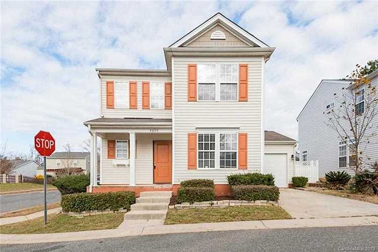 8625 Sawleaf Ct Charlotte, NC 28215