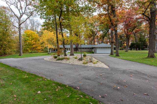 39015 N North Ave Beach Park, IL 60099