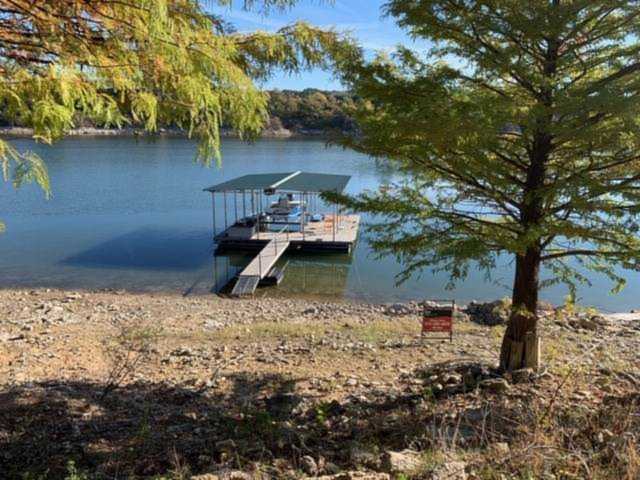 1247 Lakeshore Dr Spicewood, TX 78669