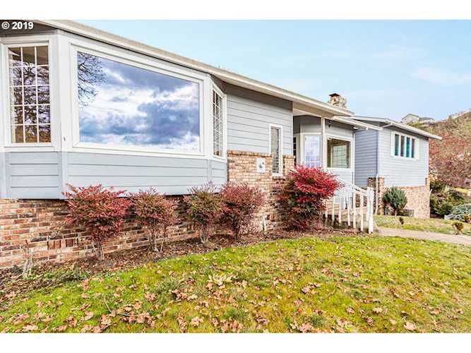 1751 NE Beulah Dr Roseburg, OR 97470