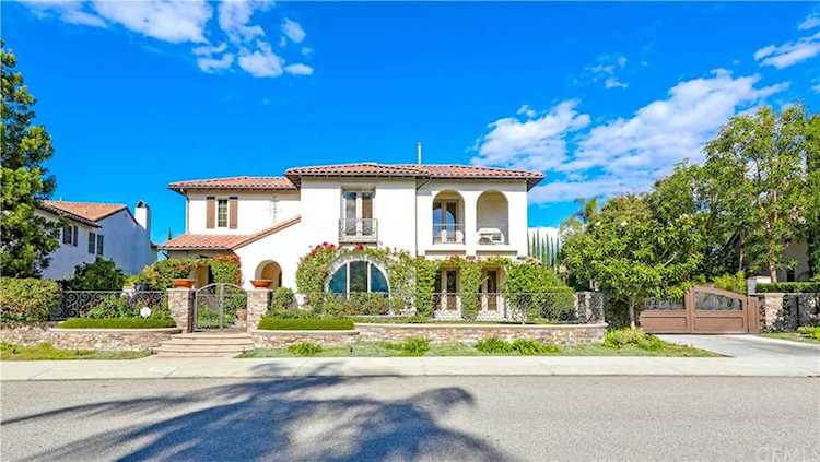 25391 Mustang Drive Laguna Hills, CA 92653