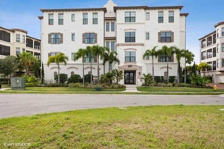 5707 Yeats Manor Drive #302 Tampa, FL 33616