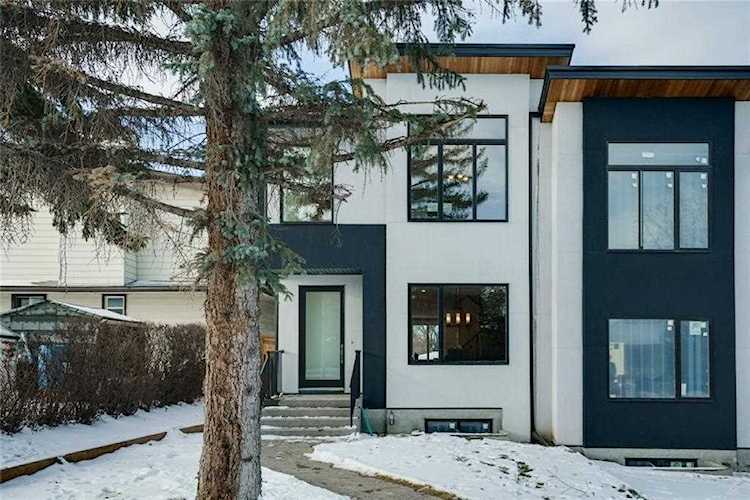 3213 28 Street SW Calgary, AB T3E 2J4