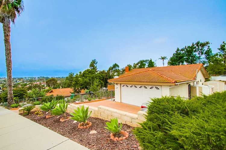 324 Apollo Dr Vista, CA 92084