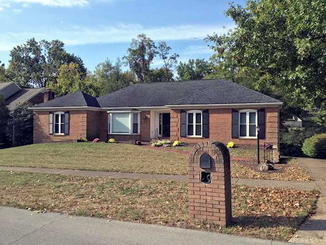 2014 Bainbridge Row Dr Louisville, KY 40207