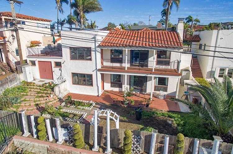 2708 Poinsettia Dr San Diego, CA 92106