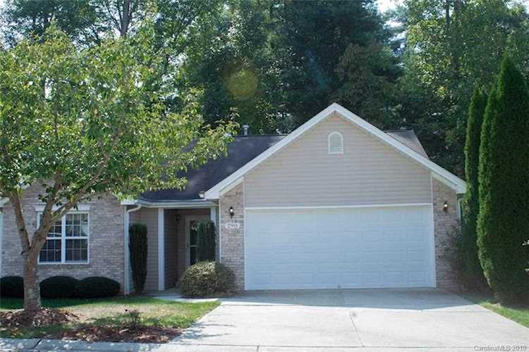 290 Wiltshire Circle Fletcher, NC 28732