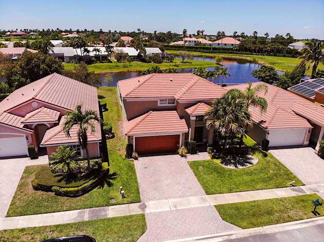 2471 Country Golf Drive Wellington, FL 33414