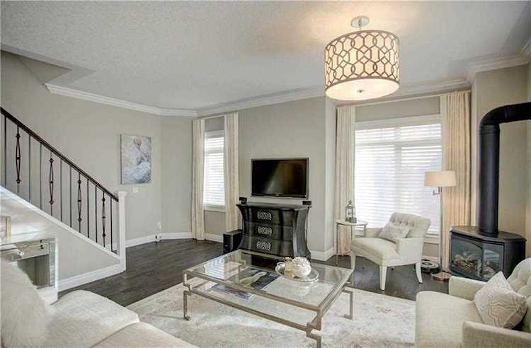 91 20 Street NW Calgary, AB T2N 3N2