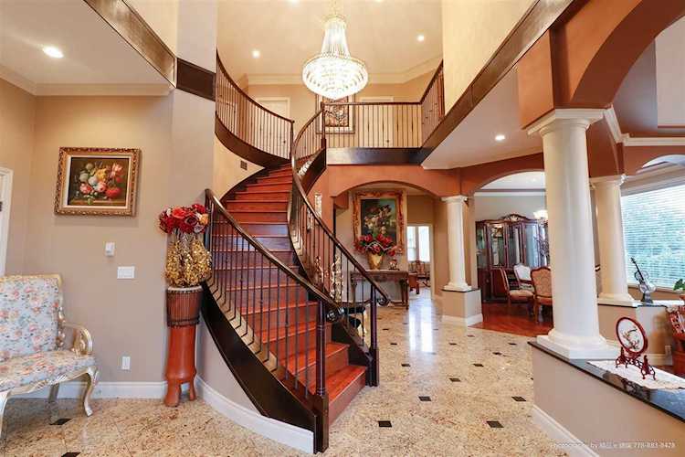 1607 Parkway Boulevard Coquitlam, BC V3E 3M7