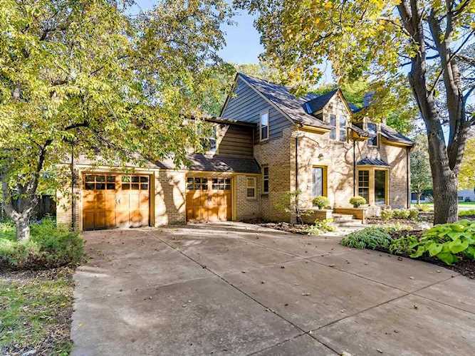 153 Ashley Road Hopkins, MN 55343