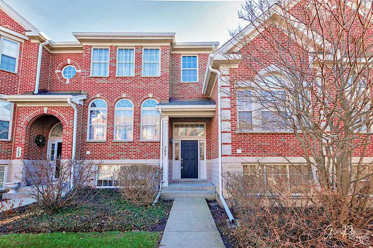 707 Prestwick Ln Wheeling, IL 60090