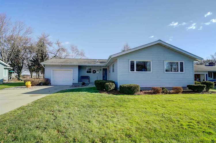 819 Laura St Sun Prairie, WI 53590