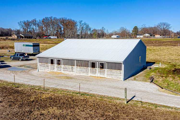 6835 Old Greenhill Rd Bowling Green, KY 42103