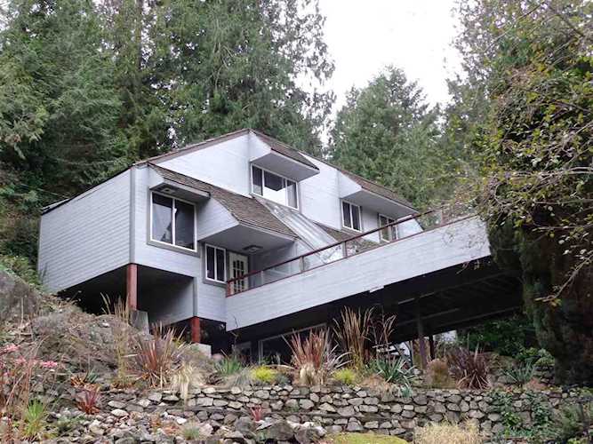 6555 Nelson Avenue West Vancouver, BC V7W 2A5