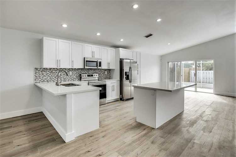 6411 Barton Creek Circle Lake Worth, FL 33463