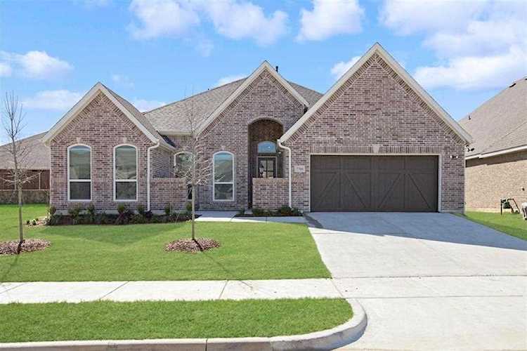7704 Castle Pines Lane Denton, TX 76208
