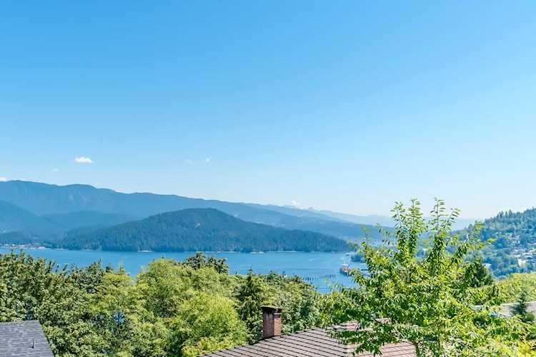 5645 Highfield Drive Burnaby, BC V5B 1E4