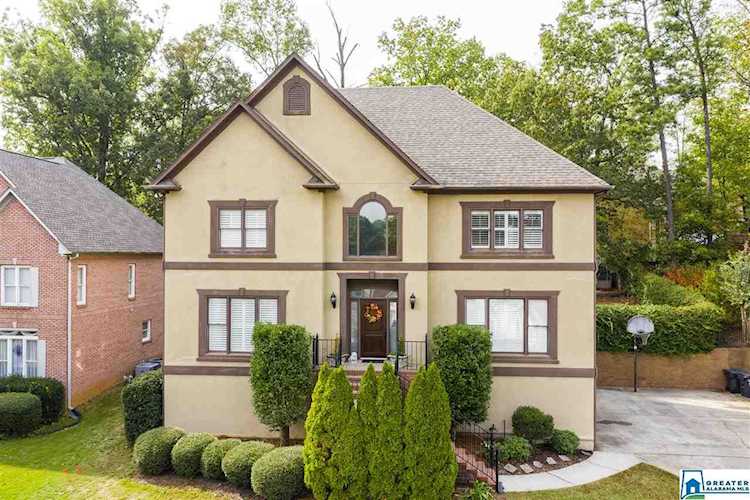 1681 Crossgate Dr Vestavia Hills, AL 35216