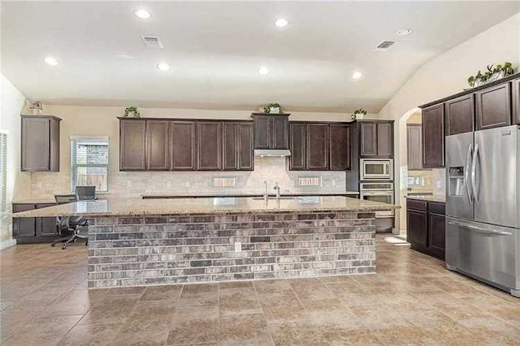 1703 Village Spgs New Braunfels, TX 78130
