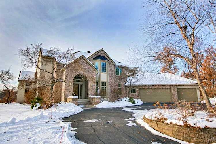 5 Longview Lane North Oaks, MN 55127