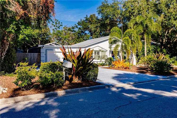 1743 Spring Creek Drive Sarasota, FL 34239
