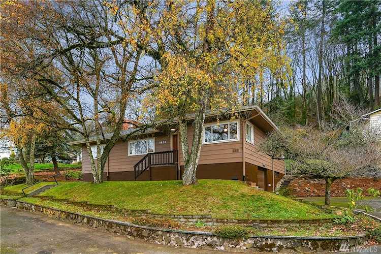 1016 N 1st St Kalama, WA 98625