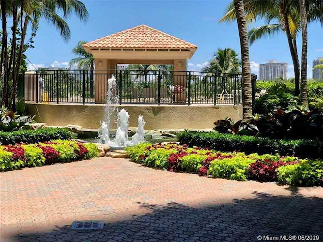 19501 W Country Club Dr #508 Aventura, FL 33180