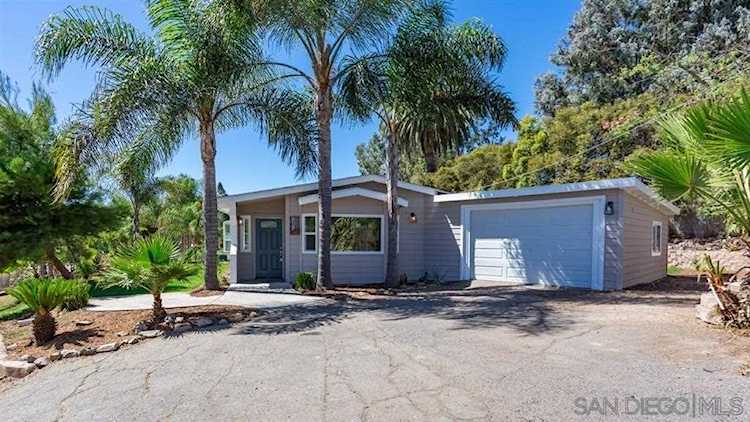 919 Vale View Dr. Vista, CA 92081