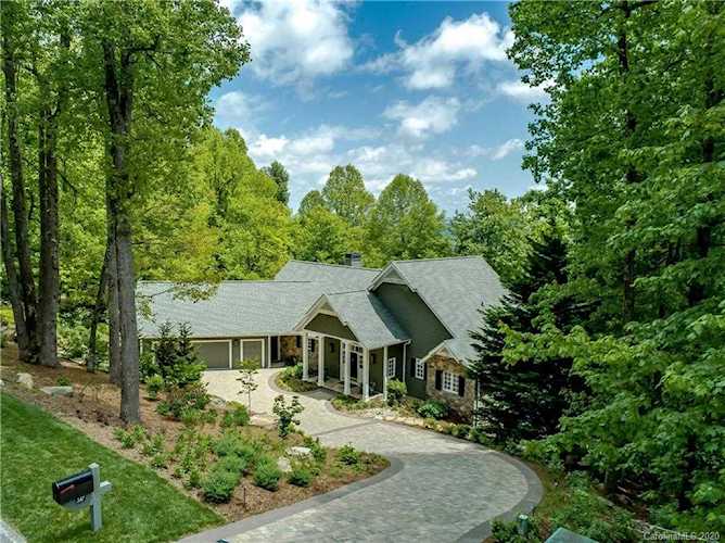 547 Hagen Dr Hendersonville, NC 28739