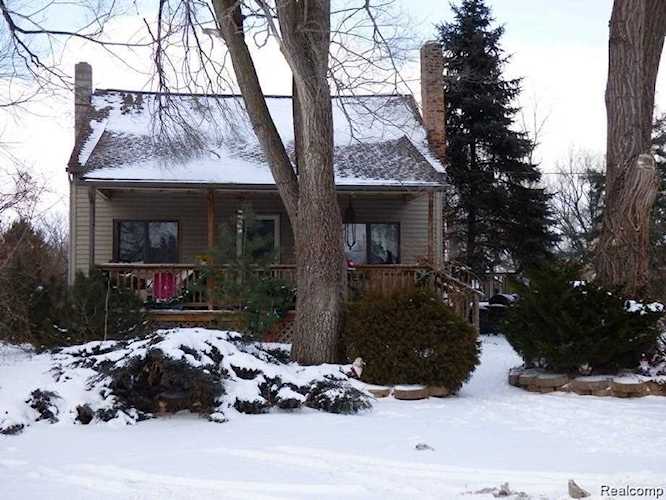 300 Cleveland St Chelsea, MI 48118