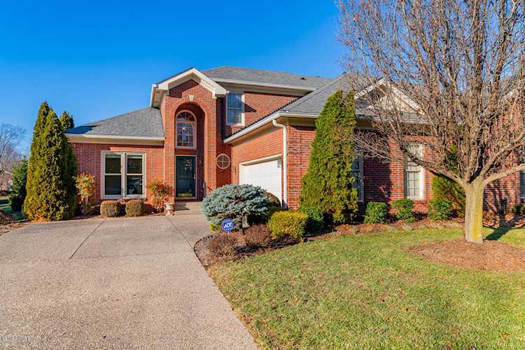 10005 Forest Village Ln Louisville, KY 40223