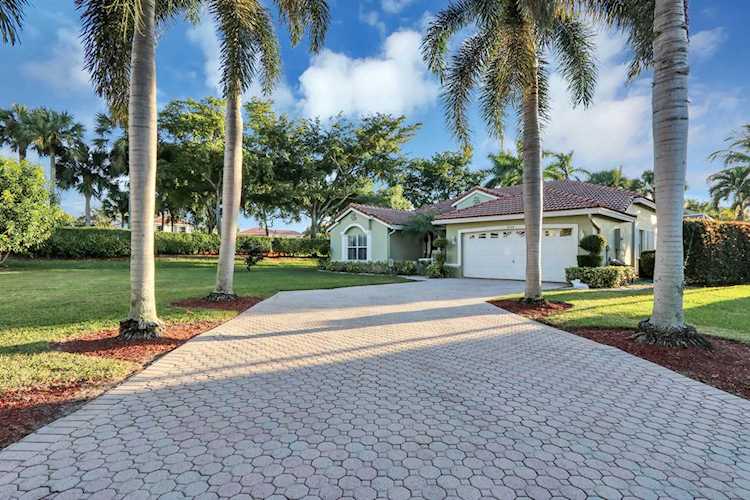 5774 La Gorce Circle Lake Worth, FL 33463