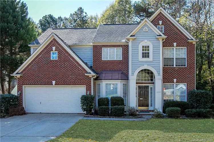 1210 Country Place Dr Matthews, NC 28105
