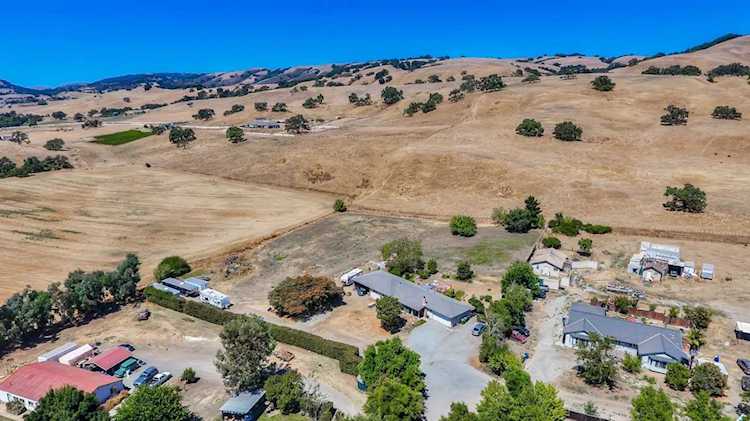 7010 Daniel Court Gilroy, CA 95020 | MLS 52204726 Photo 1