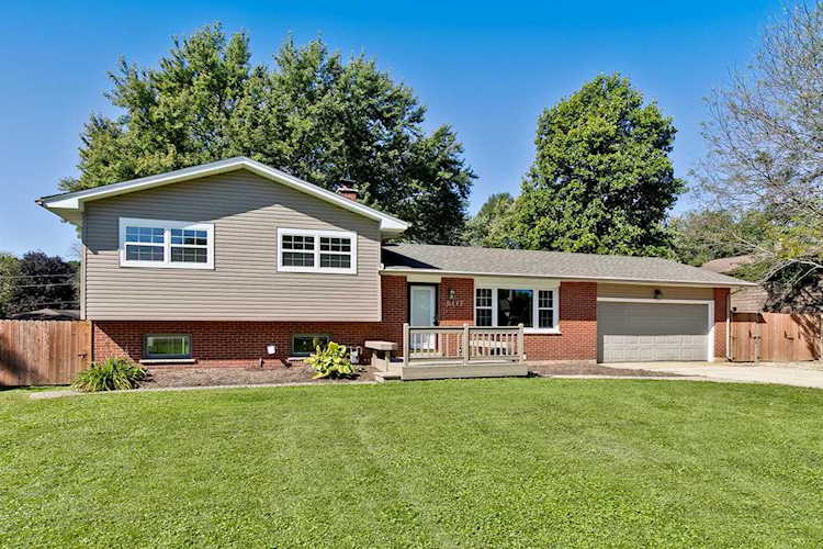 6117 Sands Rd Crystal Lake, IL 60014 | MLS 10531371 Photo 1