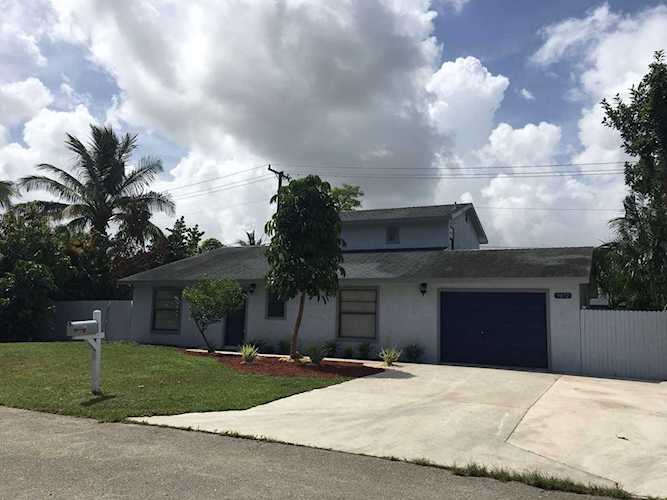 9072 Bracelet Drive Lake Worth, FL 33467