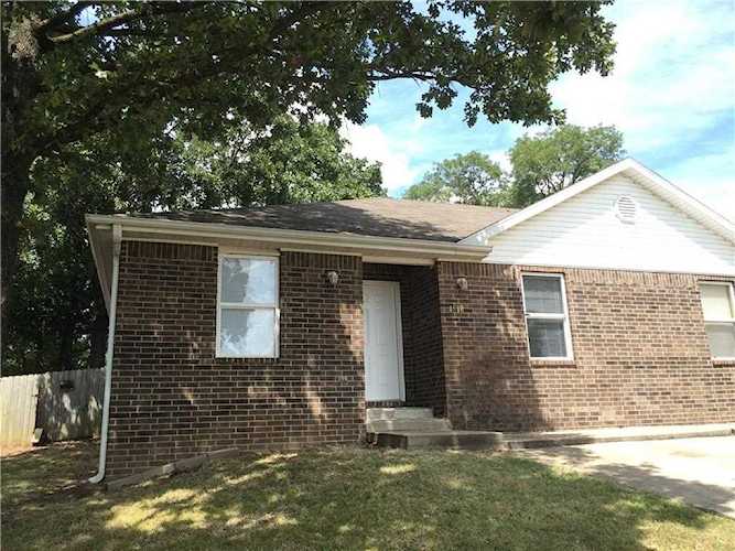 1918 Kaywood Ln Fayetteville, AR 72701