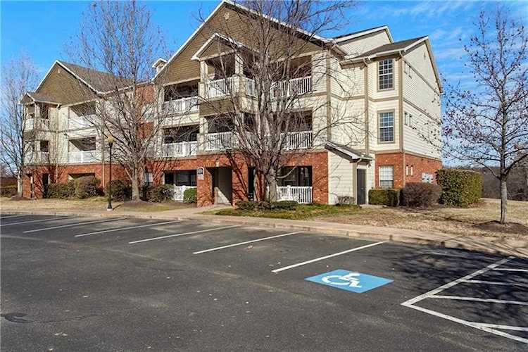 4254 NE Meadow Creek Circle Fayetteville, AR 72703