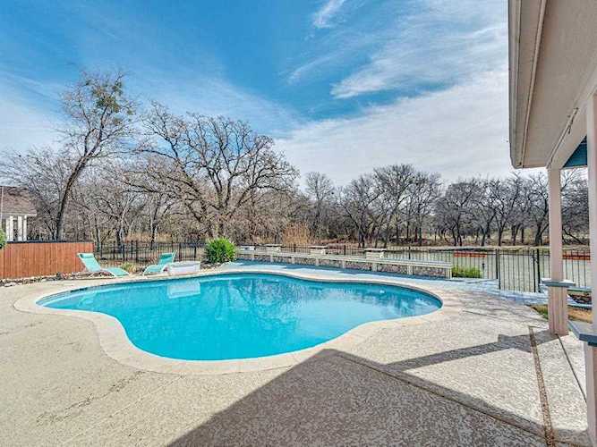 2729 Lakeside Drive Burleson, TX 76028