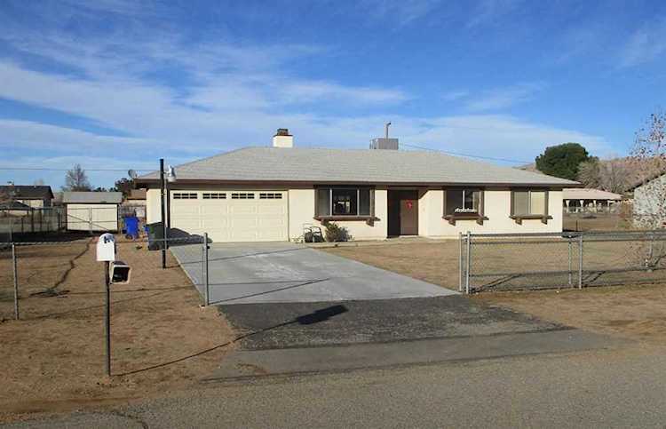 22194 Tajanta Road Apple Valley, CA 92307