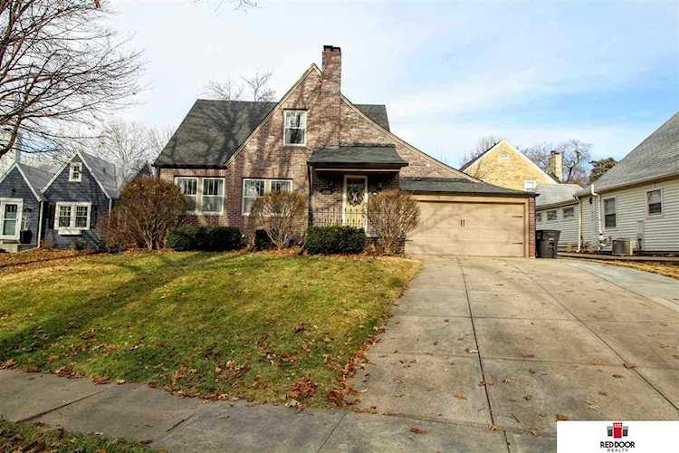 2580 Woodsdale Blvd Lincoln, NE 68502 | MLS 21928917 Photo 1