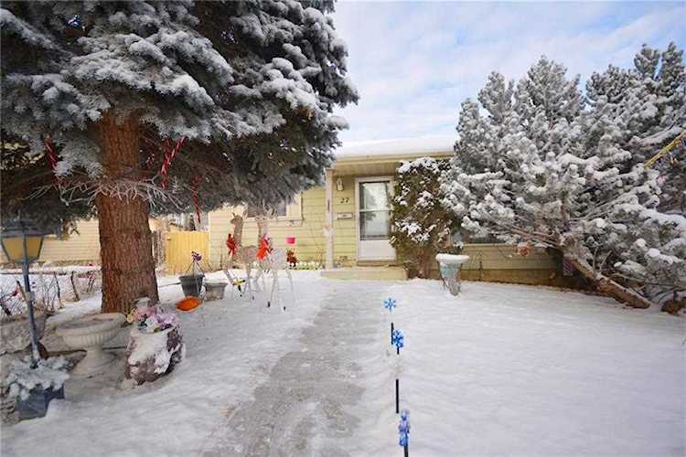 27 Erin Park Bay SE Calgary, AB T2B 2V4