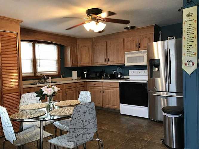 18 Laurel St Chicopee, MA 01020